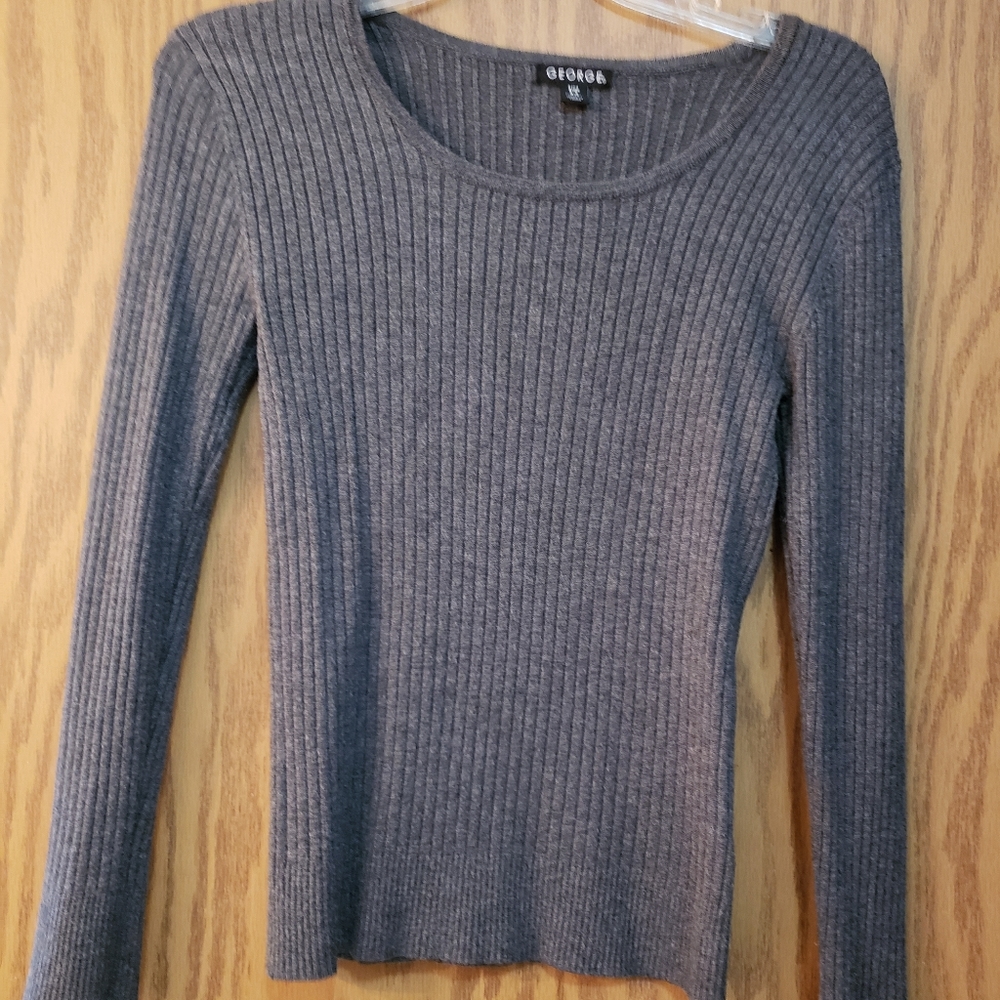 Beautiful, like new, soft, long sleeve, round neck gray sweater. Size small.